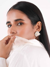 Esencia White Studs